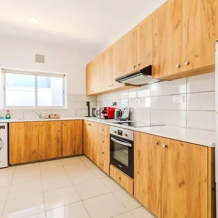 Apartman Sea View 2br - Next To Radisson Blu And Port