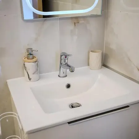 Apartman Sea View 2br - Next To Radisson Blu And Port *
