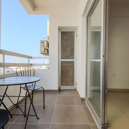 Sea View 2br - Next To Radisson Blu And Port Larnaca
